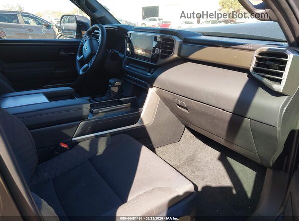 7SVAAABA5SX058991 2025 TOYOTA SEQUOIA Gray Widok wnętrza z przodu