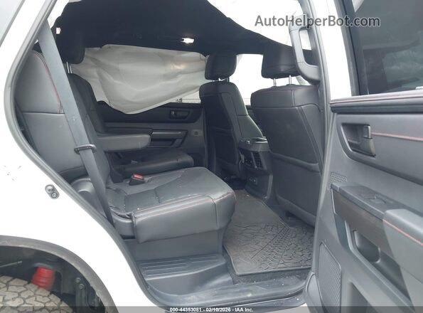 7SVAAABA7RX038557 2024 TOYOTA SEQUOIA White VIN კოდის სტიკერის ხედი