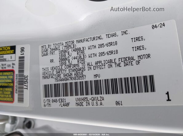 7SVAAABA7RX038557 2024 TOYOTA SEQUOIA White ძრავის განყოფილების ხედი