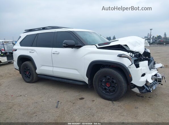 7SVAAABA7RX038557 2024 TOYOTA SEQUOIA White უკანა სალონის ხედი