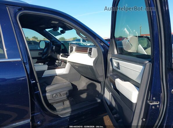 7SVAAABAXRX024670 2024 TOYOTA SEQUOIA Navy წინა სალონის ხედი
