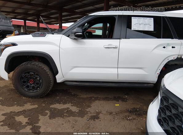 7SVAAABAXRX033515 2024 TOYOTA SEQUOIA White 