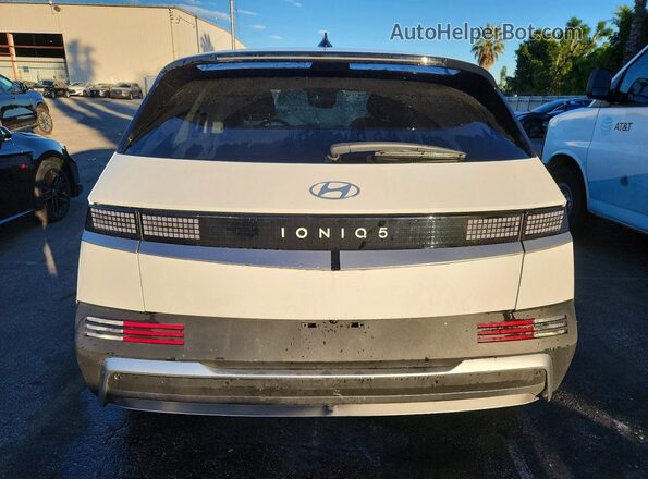 7YAKM4DA6SY013825 2025 HYUNDAI IONIQ White 