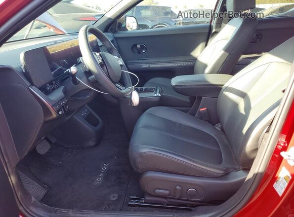 7YAKPDDC1SY009397 2025 HYUNDAI IONIQ Red Widok wnętrza z przodu