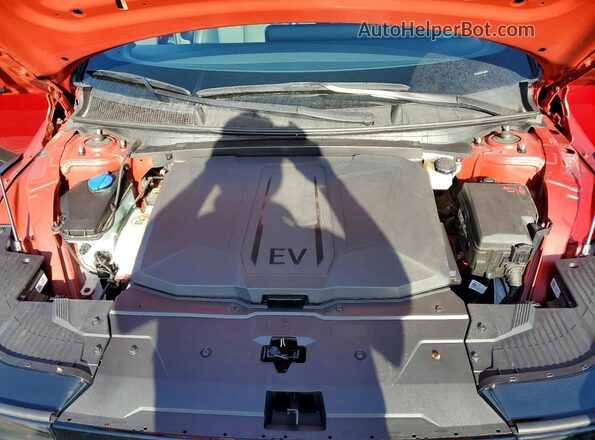 7YAKPDDC1SY009397 2025 HYUNDAI IONIQ Red Widok komory silnika