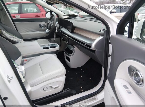 7YAMUFS32TY004971 2026 HYUNDAI IONIQ 9 White Front interior view