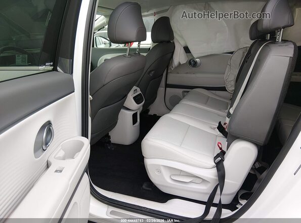 7YAMUFS32TY004971 2026 HYUNDAI IONIQ 9 White VIN sticker view