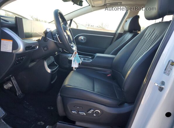 7YAMYFS59TY001636 2026 HYUNDAI IONIQ Белый Вид салона спереди