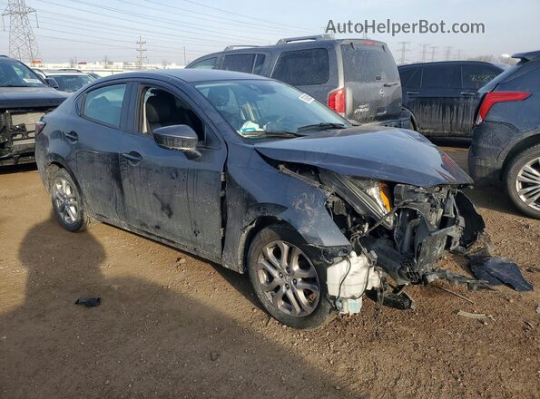 3MYDLBYV2JY323382 2018 TOYOTA YARIS Gray 