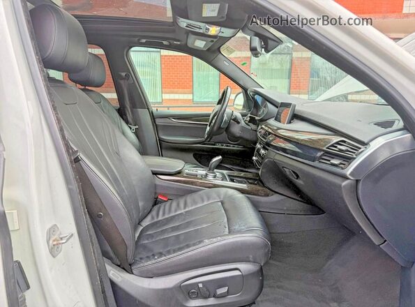 5UXKR0C52J0Y02782 2018 BMW X5 White 
