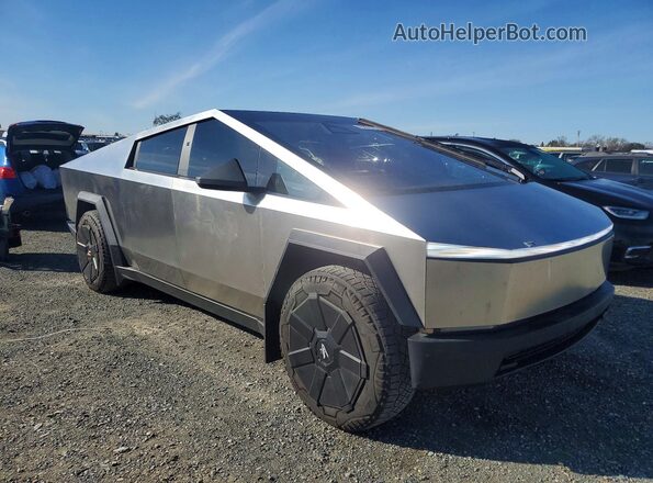 7G2CEGEC3SA076420 2025 TESLA CYBERTRUCK Silver Դիմացի տեսք