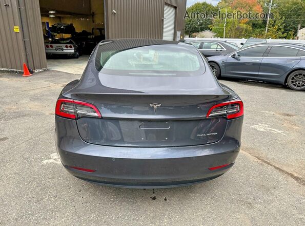 5YJ3E1EB1JF119421 2018 TESLA MODEL Gray 