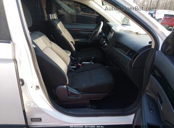 JA4AD2A32LZ009239 2020 MITSUBISHI OUTLANDER Белый Вид салона спереди