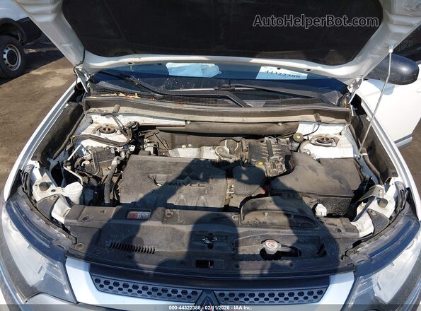 JA4AD2A32LZ009239 2020 MITSUBISHI OUTLANDER Белый Вид сзади