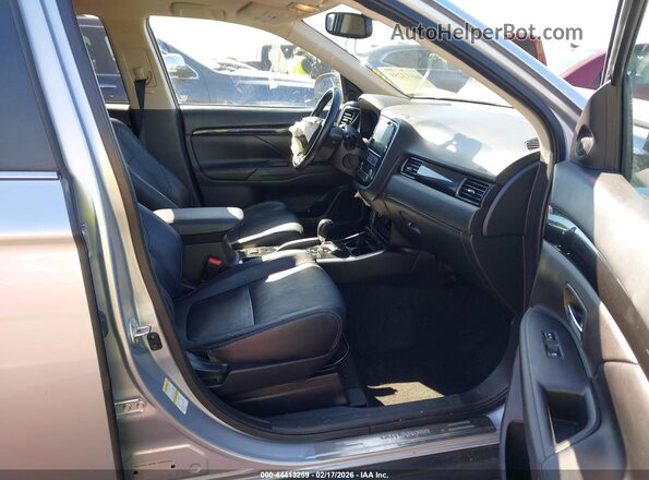 JA4AD3A30HZ063278 2017 MITSUBISHI OUTLANDER Silver Widok wnętrza z przodu
