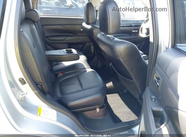 JA4AD3A30HZ063278 2017 MITSUBISHI OUTLANDER Silver Widok naklejki z numerem VIN