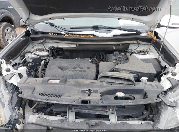 JA4AD3A33LZ042417 2020 MITSUBISHI OUTLANDER White Հետևի տեսք