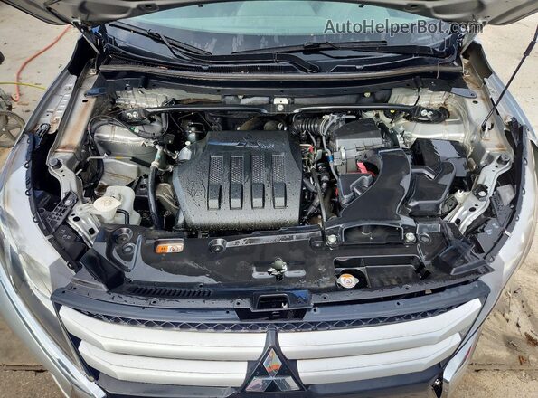 JA4AT3AA6JZ064166 2018 MITSUBISHI ECLIPSE Silver Vista del compartimento del motor