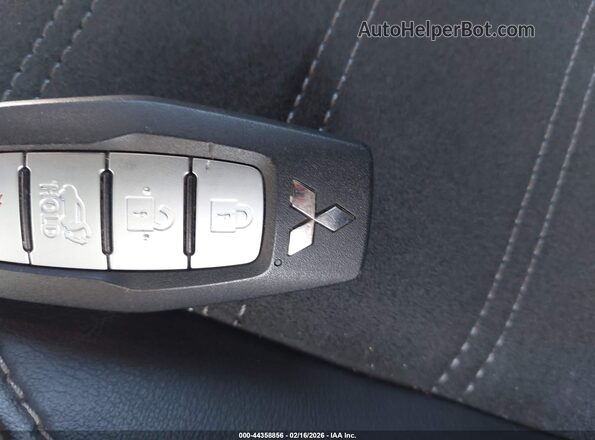 JA4J3VA81RZ065035 2024 MITSUBISHI OUTLANDER White Widok deski rozdzielczej
