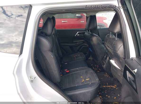 JA4J3VA81RZ065035 2024 MITSUBISHI OUTLANDER White Widok naklejki z numerem VIN