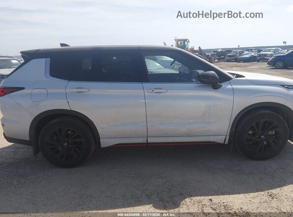 JA4J4VA89RZ080668 2024 MITSUBISHI OUTLANDER White Vista interior trasera