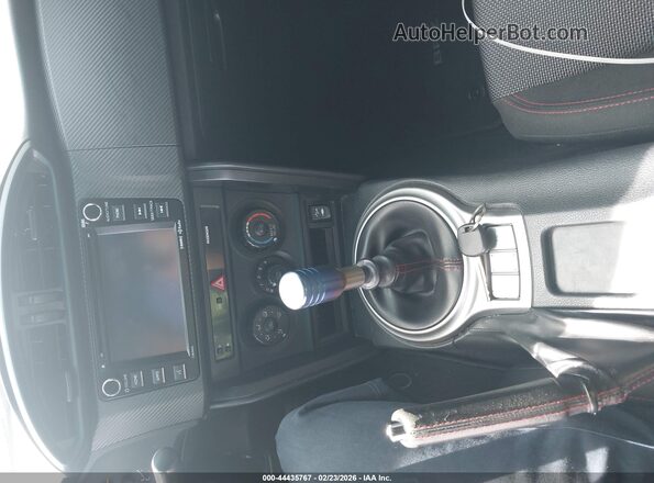 JF1ZCAB1XG9604631 2016 SUBARU BRZ Silver Widok deski rozdzielczej