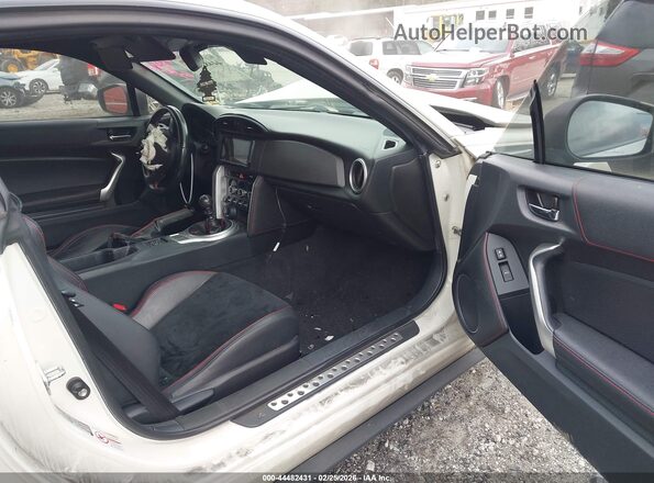 JF1ZCAC11G9603558 2016 SUBARU BRZ White Вид салону спереду