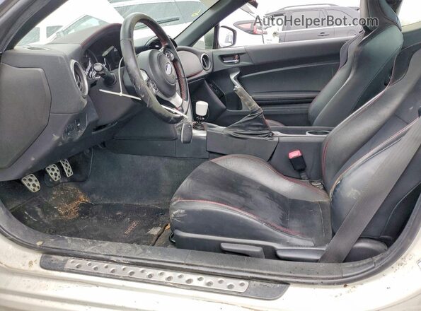 JF1ZCAC12H9603876 2017 SUBARU BRZ White Widok wnętrza z przodu
