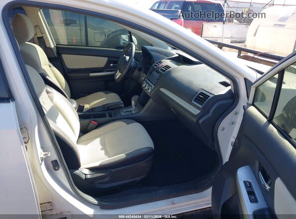JF2GPABC9H8206407 2017 SUBARU CROSSTREK White Widok wnętrza z przodu
