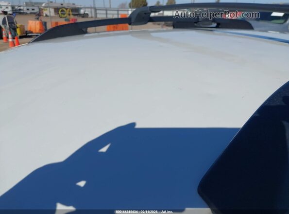 JF2GPABC9H8206407 2017 SUBARU CROSSTREK White Widok z przodu