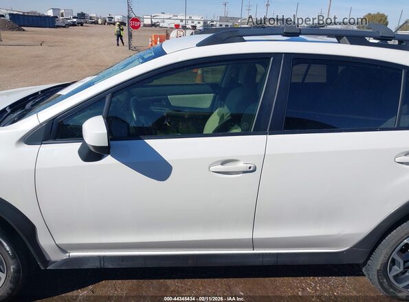 JF2GPABC9H8206407 2017 SUBARU CROSSTREK White Widok wnętrza 360 stopni