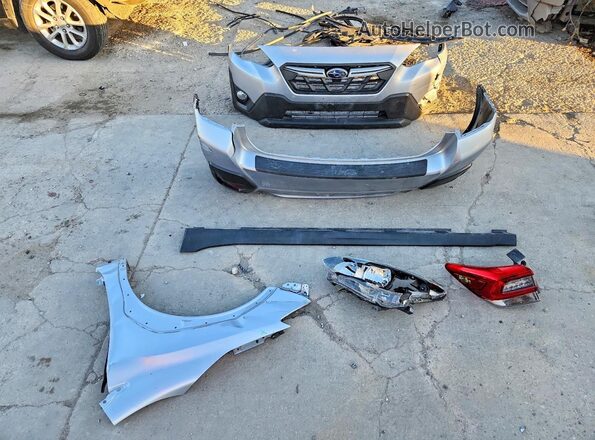 JF2GTAEC0N8241694 2022 SUBARU CROSSTREK Silver Շարժիչի բաժամունքի տեսք