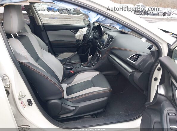 JF2GTAMC0J8253503 2018 SUBARU CROSSTREK White Vista interior delantera