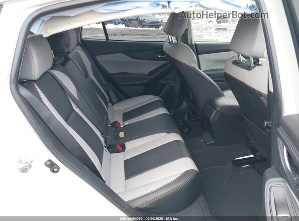 JF2GTAMC0J8253503 2018 SUBARU CROSSTREK White Vista de la etiqueta del VIN