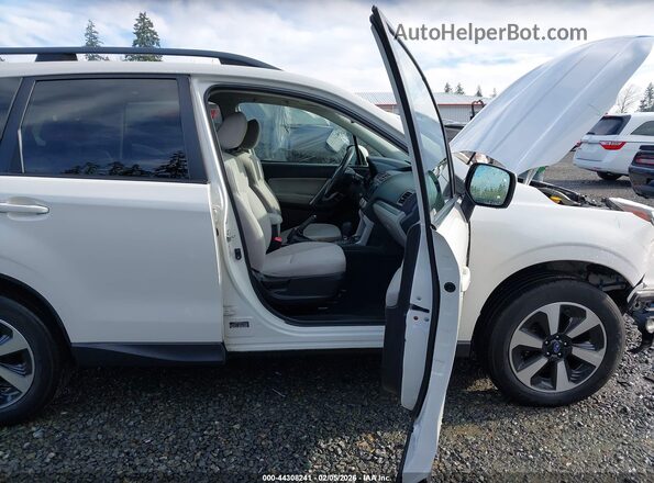 JF2SJAEC7HH479322 2017 SUBARU FORESTER 2.5 White Widok wnętrza z przodu