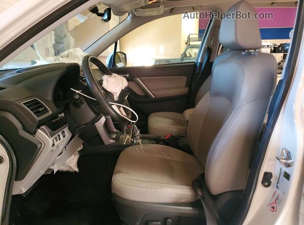 JF2SJARC3JH466552 2018 SUBARU FORESTER 2.5 White Vista interior delantera