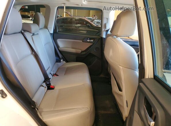 JF2SJARC3JH466552 2018 SUBARU FORESTER 2.5 White Vista interior trasera