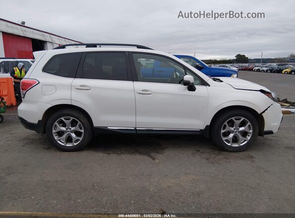 JF2SJAWC0HH571676 2017 SUBARU FORESTER 2.5I TO Белый Вид задней части салона