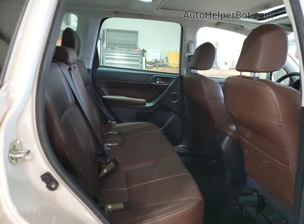 JF2SJGWC5JH448805 2018 SUBARU FORESTER2. White 