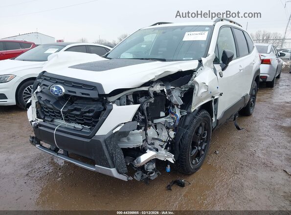 JF2SKAJC0RH518675 2024 SUBARU FORESTER Белый Передняя левая четверть