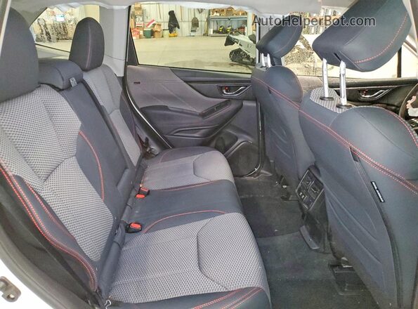 JF2SKAJC3PH494644 2023 SUBARU FORESTER White Вид задньої частини салону