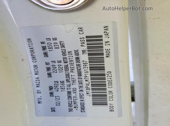 JM1BPALM7P1613987 2023 MAZDA 3 White VIN კოდის სტიკერის ხედი