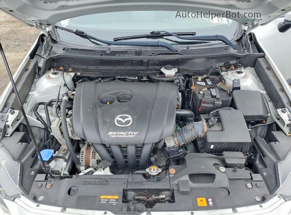 JM1DKFB72L1469016 2020 MAZDA CX-3 Silver Vista del compartimento del motor
