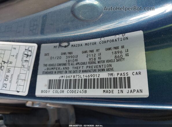 JM1DKFB75L1469012 2020 MAZDA CX-3 Blue Vista del compartimento del motor