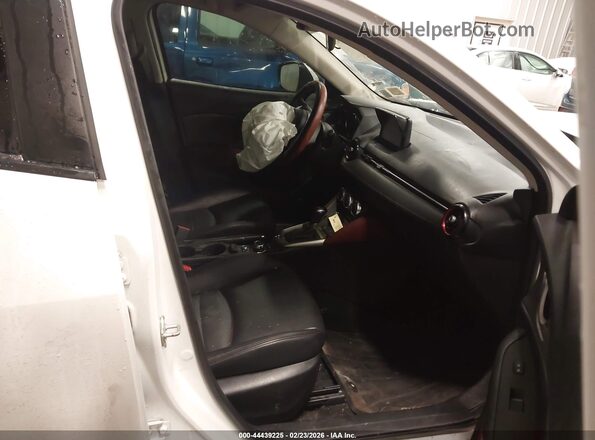 JM1DKFC74J0301296 2018 MAZDA CX-3 White წინა სალონის ხედი