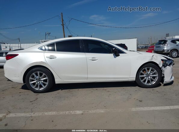 JM1GL1U52H1156127 2017 MAZDA 6 White Widok wnętrza z tyłu