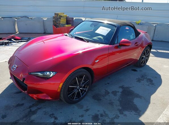 JM1NDAD70S0654300 2025 MAZDA MX-5 MIATA Red წინა მარცხენა ხედი სამი მეოთხედიდან