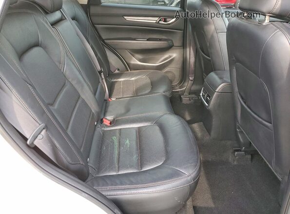 JM3KFBDL7H0189336 2017 MAZDA CX-5 White Widok wnętrza z tyłu