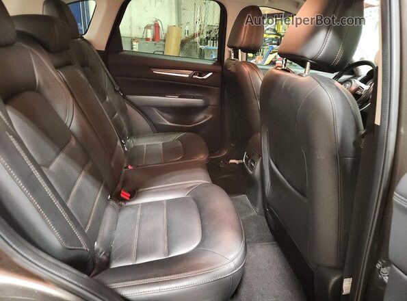 JM3KFBDM9J0415049 2018 MAZDA CX-5 Коричневый Вид задней части салона