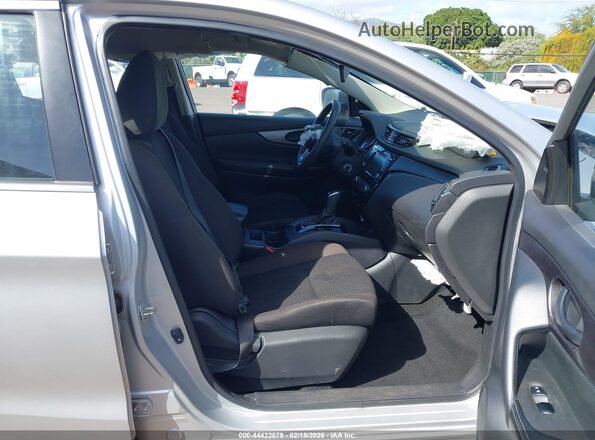 JN1BJ1AV8NW344544 2022 NISSAN ROGUE Silver Front interior view